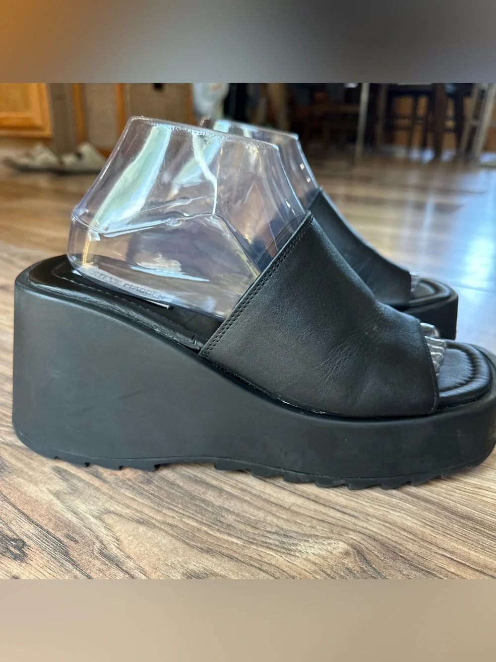 Steve Madden good please